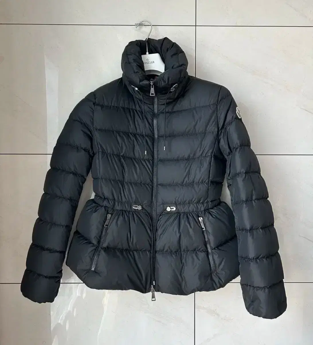 정품 몽클레어 여성숏패딩 마르케 1 사이즈. moncler.몽클레어패딩